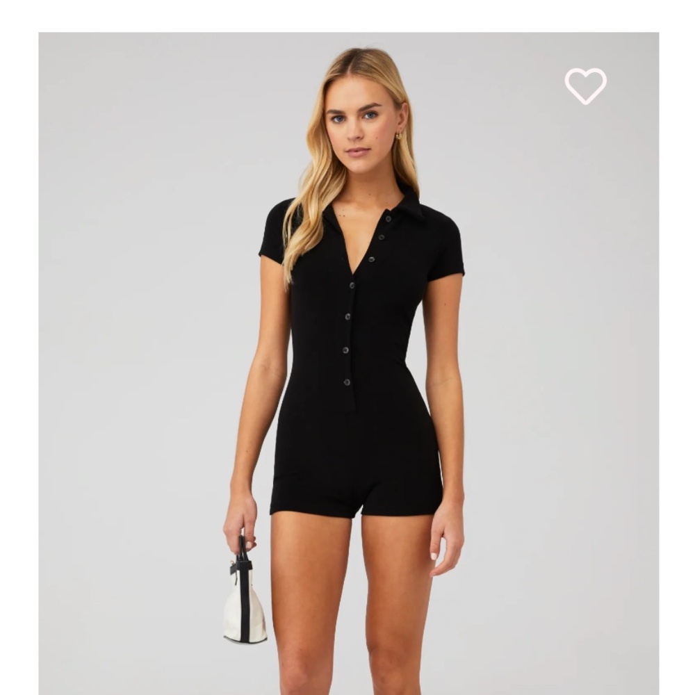 FRANKIES BIKINIS Rose Terry Romper - Black
Size: Black / M
Quantity: 1